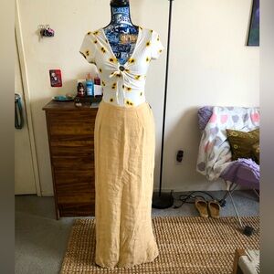 Adorable tan 💯% linen maxi skirt w/side splits